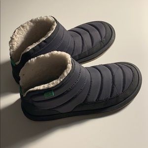 Sanuk down slipper shoes